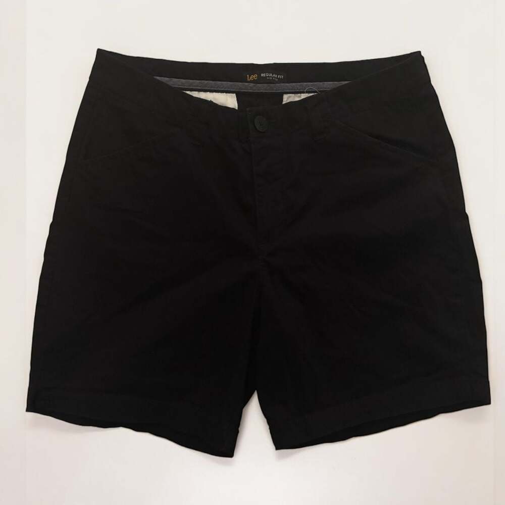 Lee Women's Mid-Rise Regular Fit Black Chino Shorts Size 12 / M
